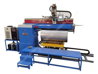 Машина за надлъжно заваряване на цилиндър за LNG за превозни средства